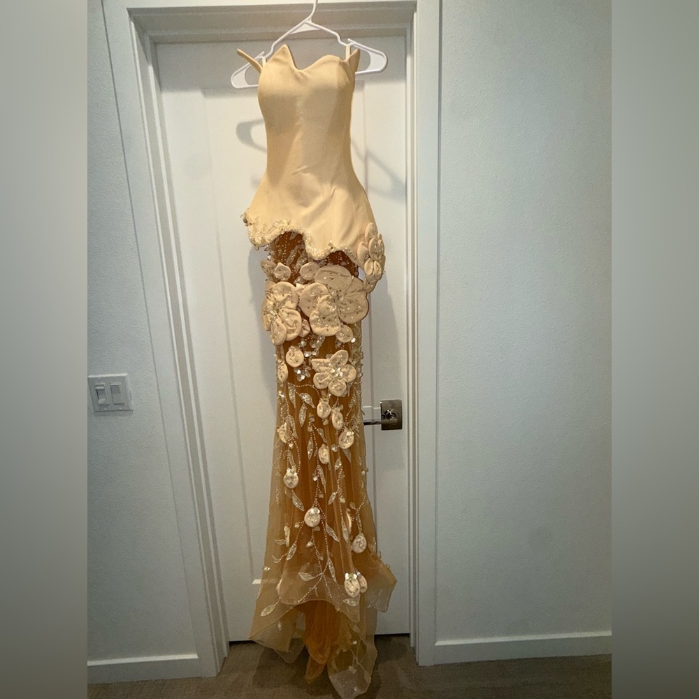 Vlora & Kaltrina Pastel Yellow Mermaid Gown, Size S - Picture 3 of 4